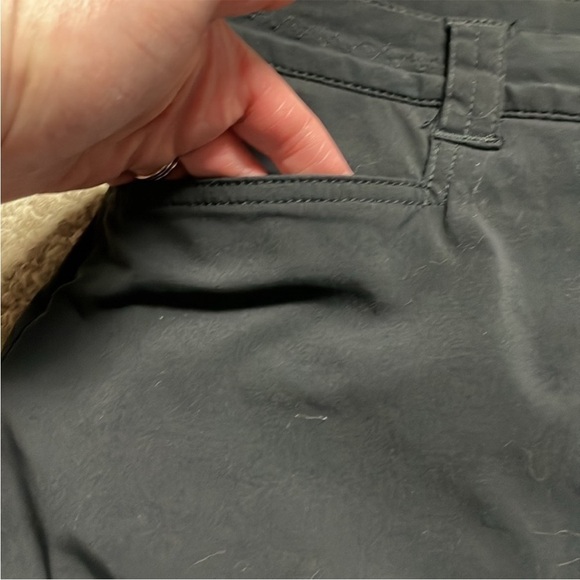 Eddie Bauer size 4 black skirt with built-in shorts - Picture 2 of 6